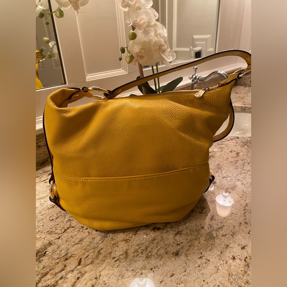 MICHAEL KORS DESIGNER HANDBAG WITH MATCHING WALLET - Picture 2 of 9